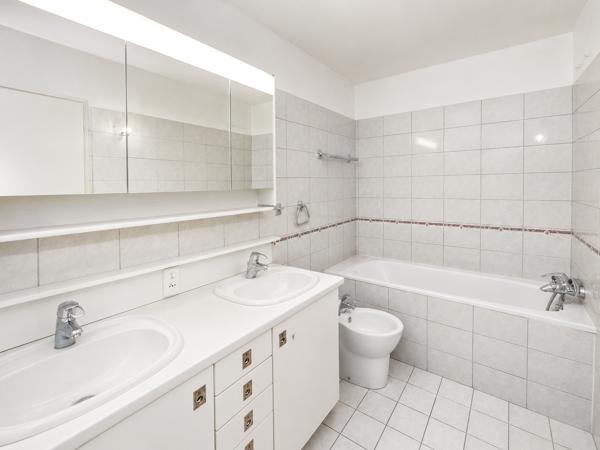 Appartement
         4 pièces
        - 108 m² 379 000 € *