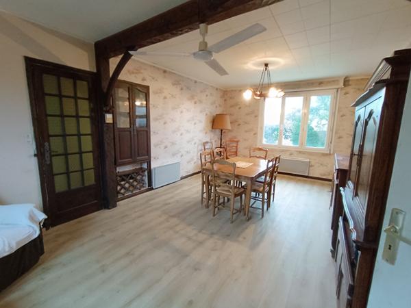 Maison à rénover au Château d'Oléron avec garage et atelier.