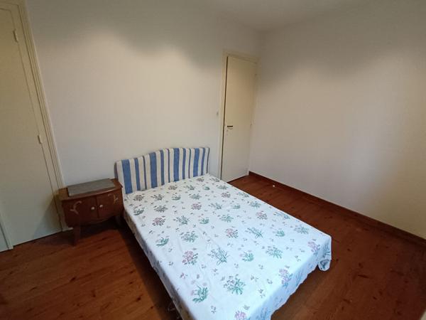 Maison à rénover au Château d'Oléron avec garage et atelier.