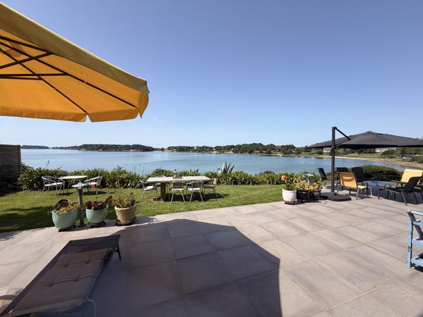 Maison de caractère avec vue sur le Golfe du Morbihan – Accès direct mer – Grand terrain