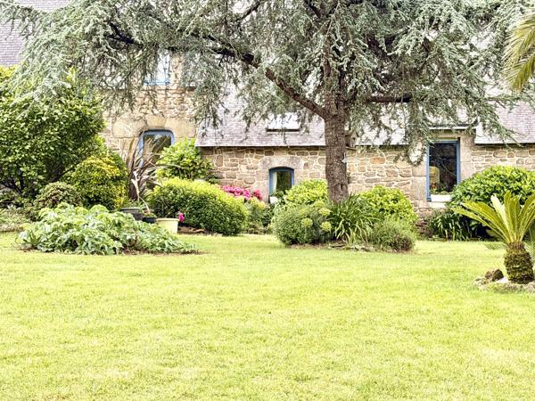 Maison de caractère avec vue sur le Golfe du Morbihan – Accès direct mer – Grand terrain