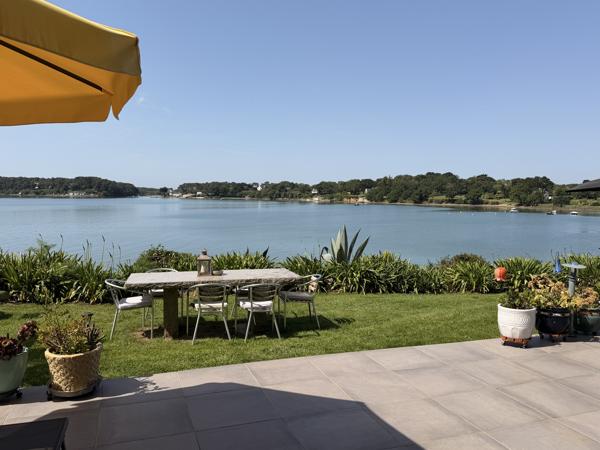 Maison de caractère avec vue sur le Golfe du Morbihan – Accès direct mer – Grand terrain