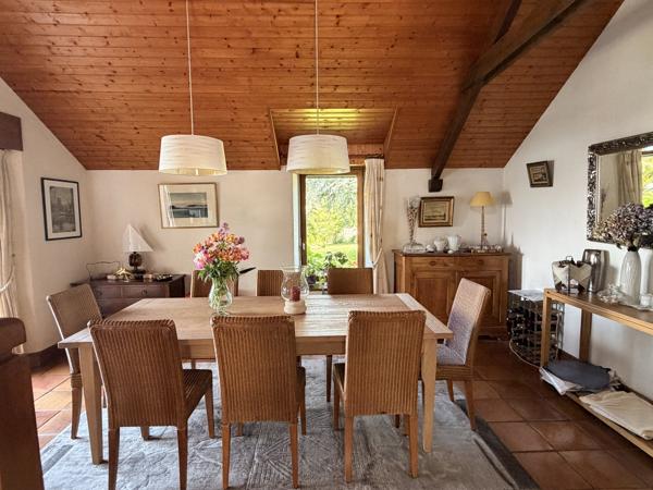 Maison de caractère avec vue sur le Golfe du Morbihan – Accès direct mer – Grand terrain