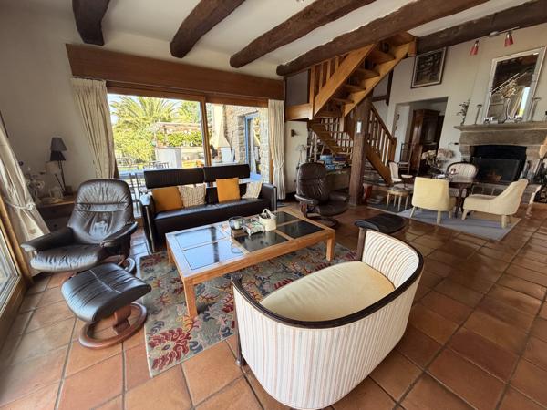 Maison de caractère avec vue sur le Golfe du Morbihan – Accès direct mer – Grand terrain