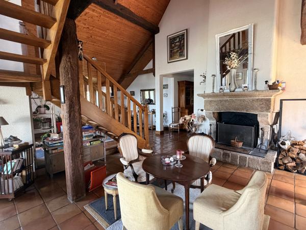 Maison de caractère avec vue sur le Golfe du Morbihan – Accès direct mer – Grand terrain