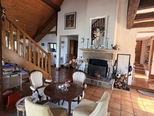 Maison de caractère avec vue sur le Golfe du Morbihan – Accès direct mer – Grand terrain