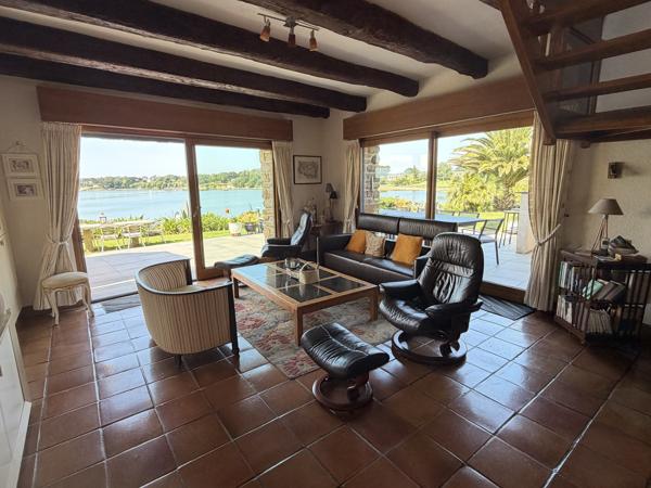 Maison de caractère avec vue sur le Golfe du Morbihan – Accès direct mer – Grand terrain