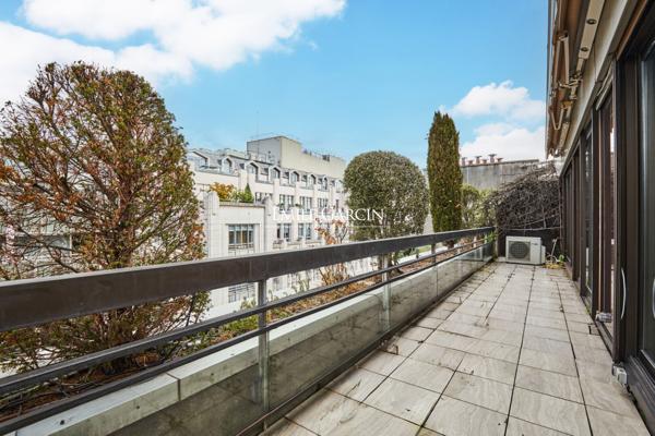 À vendre - Appartement -  Paris 75008 - Champs Elysées- Terrasse