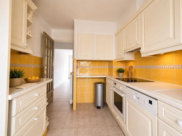Appartement
         3 pièces
        - 61 m² Exclusivité 325 000 € *