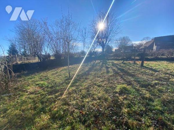 A vendre à Saint-Bonnet-de-Salers (CANTAL) un maison auvergnate traditionnelle, construite en p...