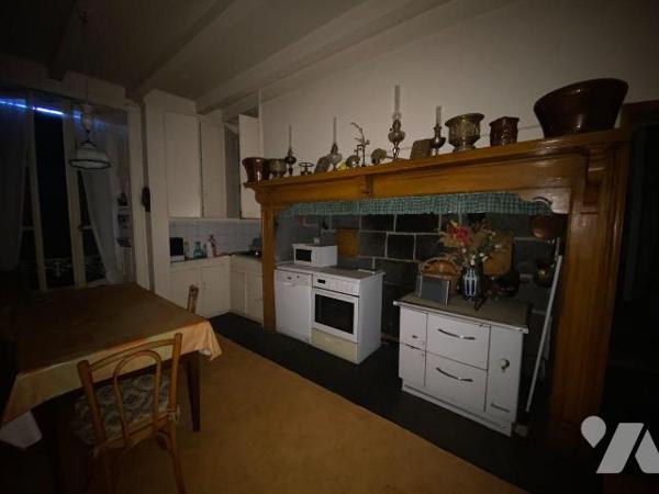 A vendre à Saint-Bonnet-de-Salers (CANTAL) un maison auvergnate traditionnelle, construite en p...