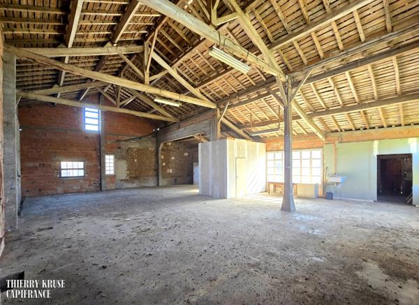 Propriété à fort potentiel – Hangars & bâtiments – 450 m² exploitables sur 15 000 m² de terrain aménageable – Changement de destination possible
