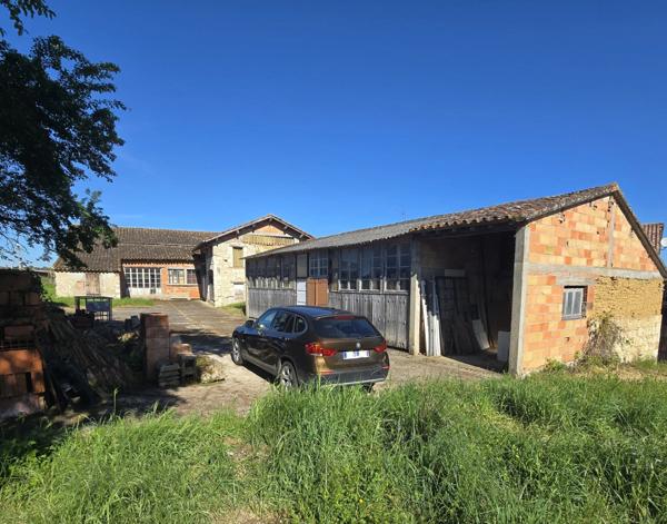 Propriété à fort potentiel – Hangars & bâtiments – 450 m² exploitables sur 15 000 m² de terrain aménageable – Changement de destination possible