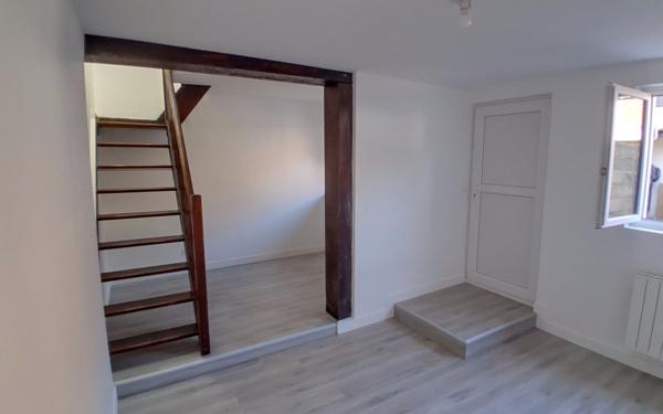 Appartement à louer    2 pièces •  Pont-l'Évêque