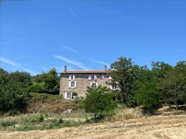 Saint-Romain-de-Lerps (07130) Grande maison en pierres avec grange vue exceptionnelle