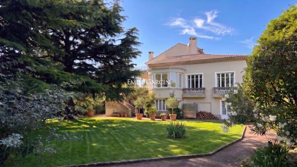 A vendre - Propriété avec piscine | Domaine privé | 674 m² habitables | Terrain 2 418 m²  - Marseille 12ème (13012)
