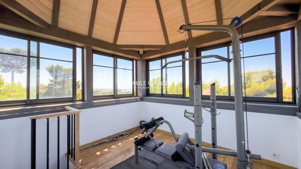 A vendre - Propriété avec piscine | Domaine privé | 674 m² habitables | Terrain 2 418 m²  - Marseille 12ème (13012)