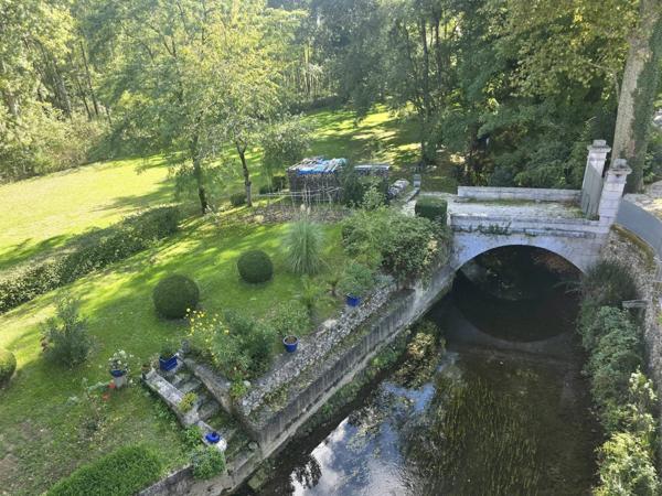 Moulin rénové avec goût et ses jolis volumes