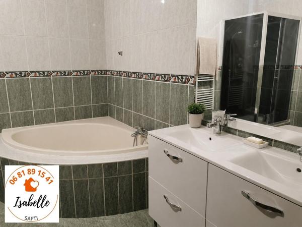 A 15 mn d’Auch, appartement dans un village : 4 chambres, 1 salle d bain, 1 salle d’eau, 2 WC.
