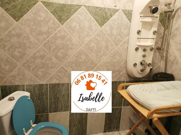 A 15 mn d’Auch, appartement dans un village : 4 chambres, 1 salle d bain, 1 salle d’eau, 2 WC.