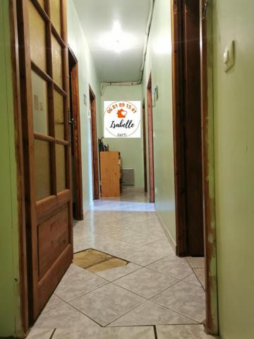 A 15 mn d’Auch, appartement dans un village : 4 chambres, 1 salle d bain, 1 salle d’eau, 2 WC.