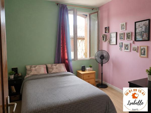 A 15 mn d’Auch, appartement dans un village : 4 chambres, 1 salle d bain, 1 salle d’eau, 2 WC.
