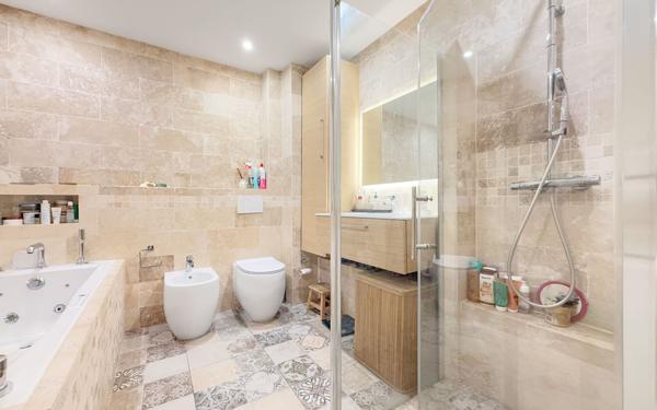 Appartement à vendre    4 pièces • 119,30 m2 Falicon