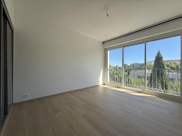 Appartement
         3 pièces
        - 81 m² Exclusivité 340 000 € *