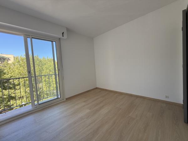 Appartement
         3 pièces
        - 81 m² Exclusivité 340 000 € *