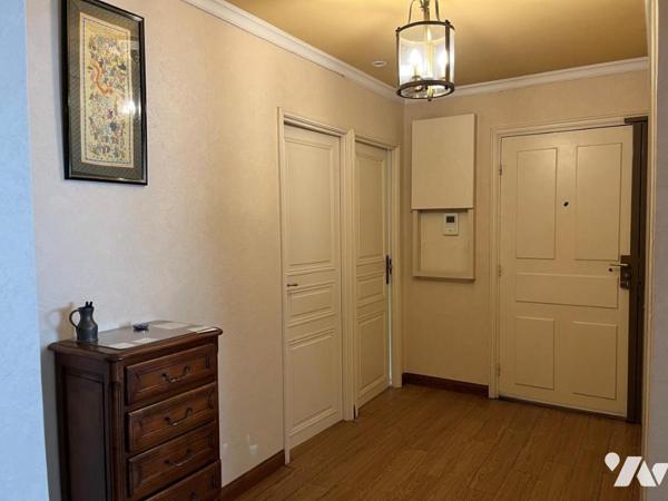 DIJON, Boulevard de la Marne, appartement de type IV avec garage au calme sur passage intérieur