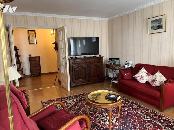 DIJON, Boulevard de la Marne, appartement de type IV avec garage au calme sur passage intérieur
