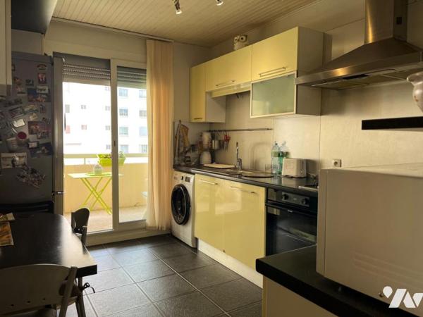 DIJON, Boulevard de la Marne, appartement de type IV avec garage au calme sur passage intérieur