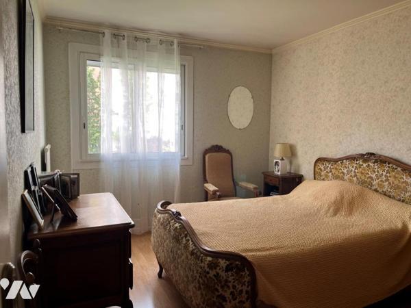 DIJON, Boulevard de la Marne, appartement de type IV avec garage au calme sur passage intérieur