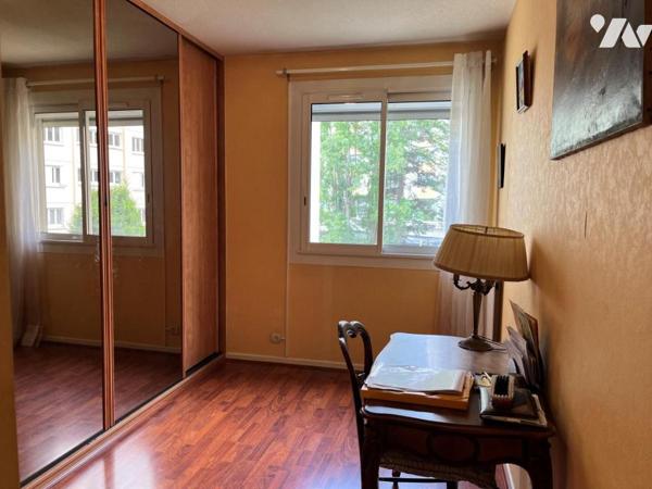 DIJON, Boulevard de la Marne, appartement de type IV avec garage au calme sur passage intérieur