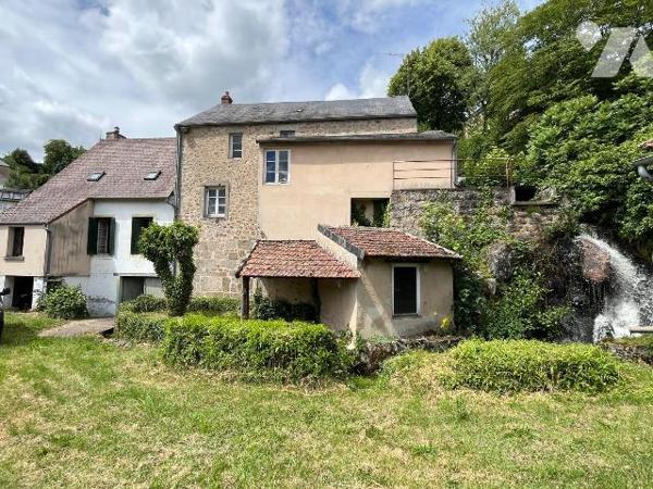 A VENDRE à LORMES (58140), ANCIEN MOULIN avec dépendances, bief et droit d'eau. 
Cet ancien mo...