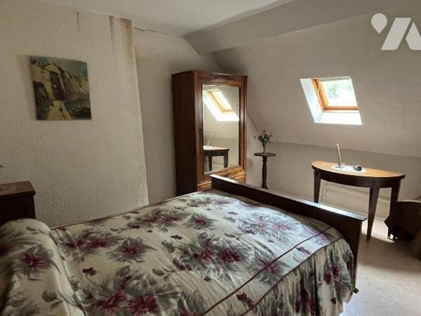A VENDRE à LORMES (58140), ANCIEN MOULIN avec dépendances, bief et droit d'eau. 
Cet ancien mo...
