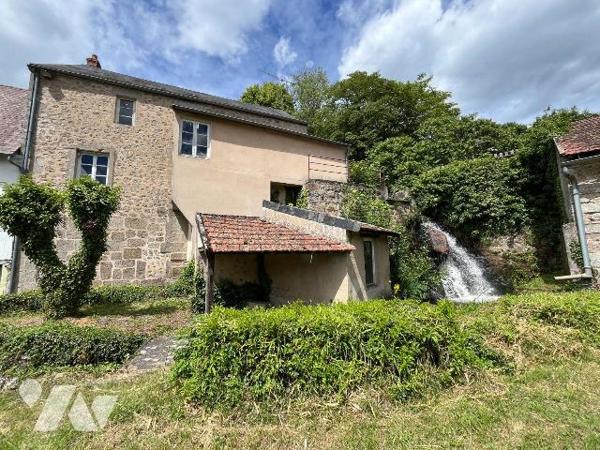 A VENDRE à LORMES (58140), ANCIEN MOULIN avec dépendances, bief et droit d'eau. 
Cet ancien mo...