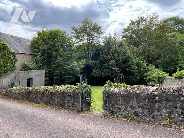A VENDRE à LORMES (58140), ANCIEN MOULIN avec dépendances, bief et droit d'eau. 
Cet ancien mo...