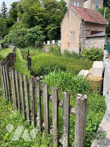 A VENDRE à LORMES (58140), ANCIEN MOULIN avec dépendances, bief et droit d'eau. 
Cet ancien mo...