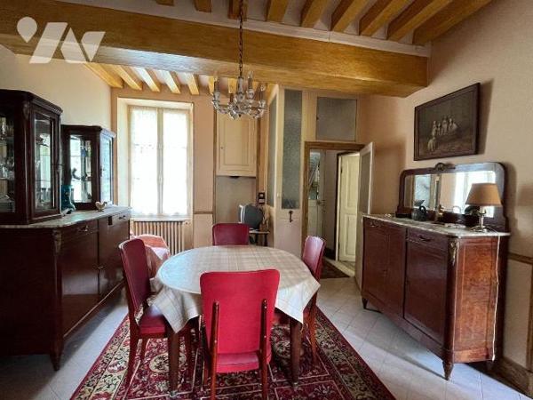A VENDRE à LORMES (58140), ANCIEN MOULIN avec dépendances, bief et droit d'eau. 
Cet ancien mo...