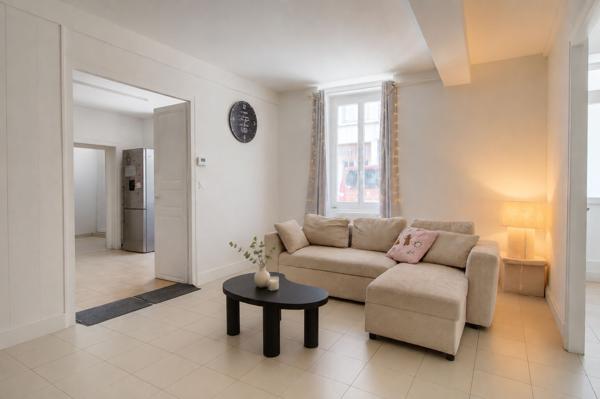 Maison de ville à Astaffort de 100m2, 4 pièces, 3 chambres, garage et jardin en Coeur de ville