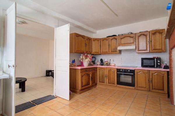 Maison de ville à Astaffort de 100m2, 4 pièces, 3 chambres, garage et jardin en Coeur de ville