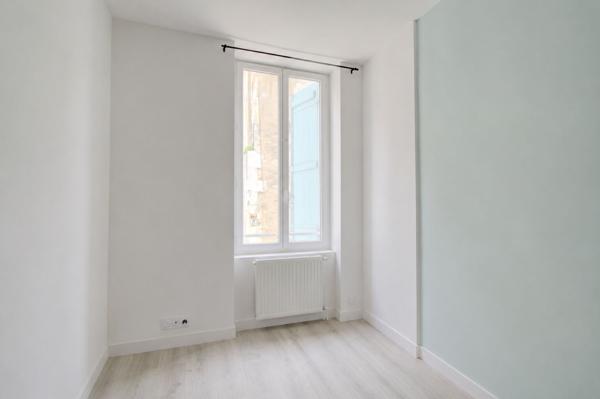 Maison de ville à Astaffort de 100m2, 4 pièces, 3 chambres, garage et jardin en Coeur de ville