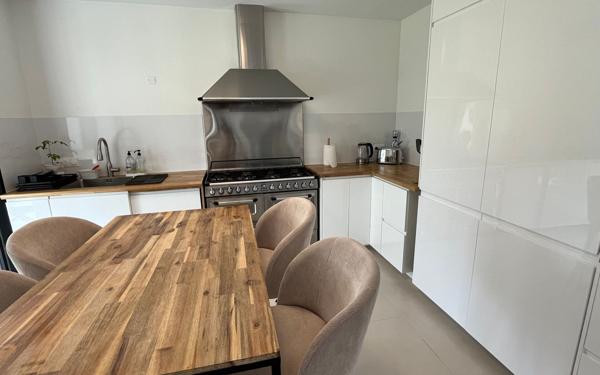 Maison à vendre    5 pièces •  L'Isle-sur-la-Sorgue