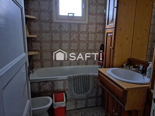 Maison 2 chambres, garage et beau terrain