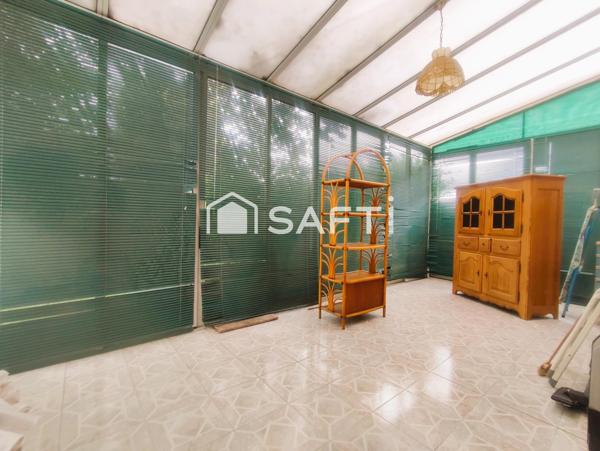 Maison 2 chambres, garage et beau terrain