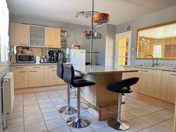 Maison Loué (72) 4 chambres- piscine intérieure