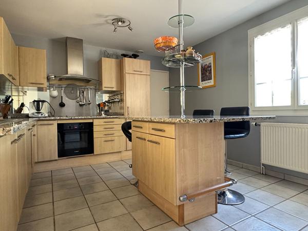 Maison Loué (72) 4 chambres- piscine intérieure