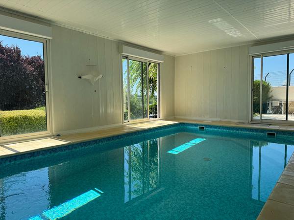 Maison Loué (72) 4 chambres- piscine intérieure