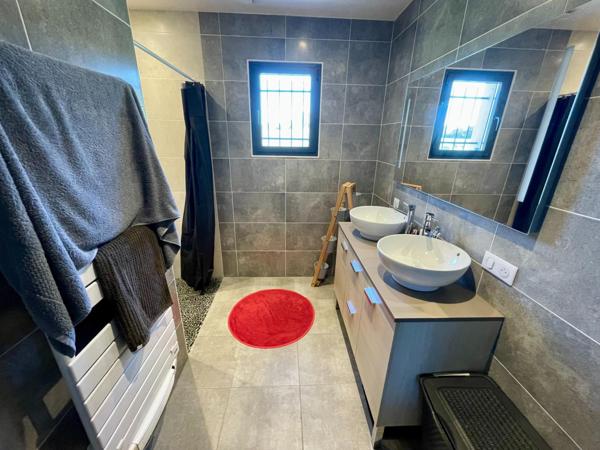 Maison contemporaine avec vue imprenable!